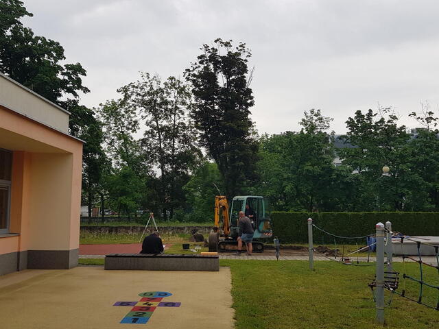 Nový domeček na školní zahradě má hotový základ