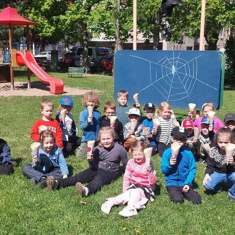 Děkujeme paní Bondor za čarodějné kornouty